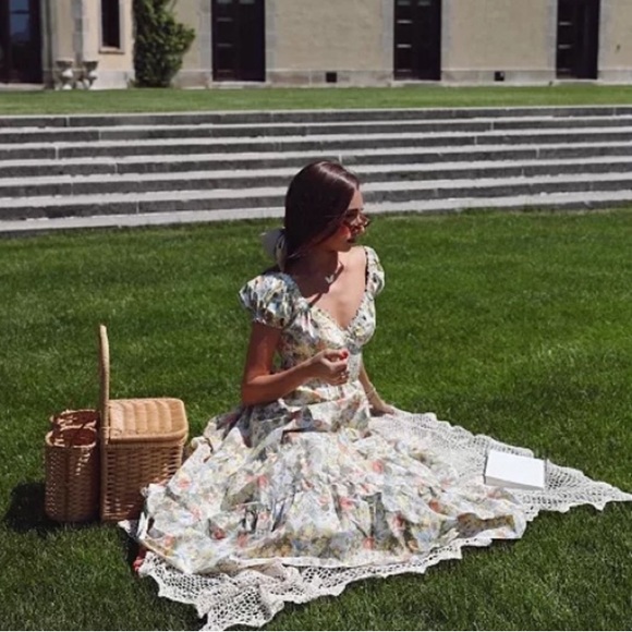 DANIELLE BERNSTEIN Dresses & Skirts - Danielle Bernstein Floral Poplin Dress